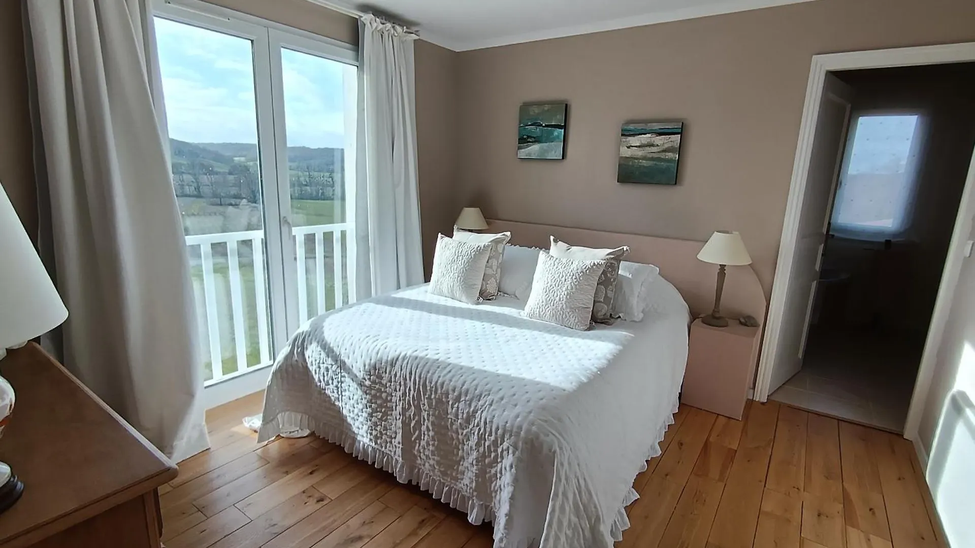 Castelnau-de-Montmiral Le Charme Des Bastides Bed & Breakfast